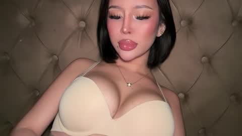 Elle  dont forget to folloW me and thumbs up online show from March 2026 02:16:02 AM