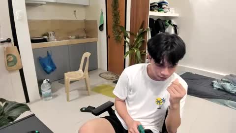 Snapshot of thegreenmagus chatting on December 2024 02:49:02 PM Green online show from December 2024 02:49:02 PM