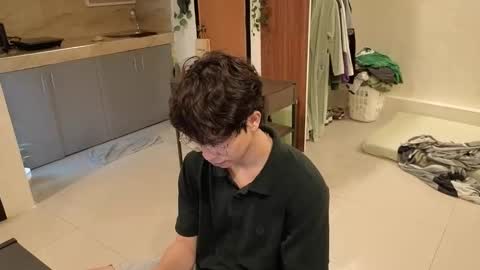 Snapshot of thegreenmagus chatting on December 2025 12:48:02 AM Green online show from December 2025 12:48:02 AM