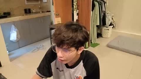 Snapshot of thegreenmagus chatting on December 2025 01:36:01 AM Green online show from December 2025 01:36:01 AM