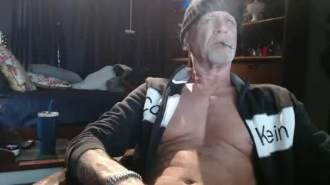 Snapshot of thehouseguy513 chatting on January 2026 05:10:02 AM thehouseguy513 online show from January 2026 05:10:02 AM