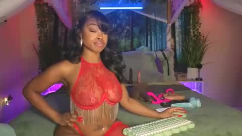 Snapshot of thelovelybrown chatting on November 2025 03:05:01 AM thelovelybrown online show from November 2025 03:05:01 AM