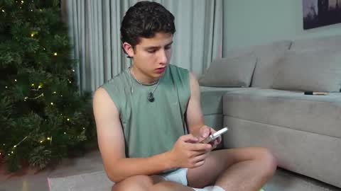 Snapshot of theohawke_ chatting on December 2025 12:09:02 AM THEO- MATEO online show from December 2025 12:09:02 AM