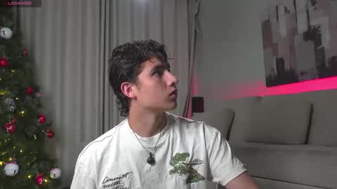 Snapshot of theohawke_ chatting on December 2025 11:01:02 PM THEO- MATEO online show from December 2025 11:01:02 PM