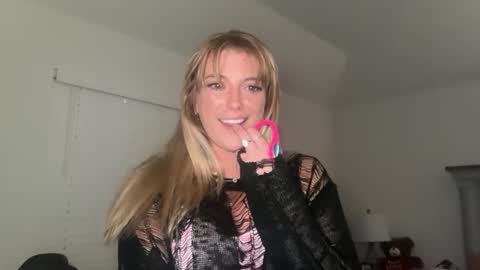 Ava online show from December 2025 09:04:01 AM