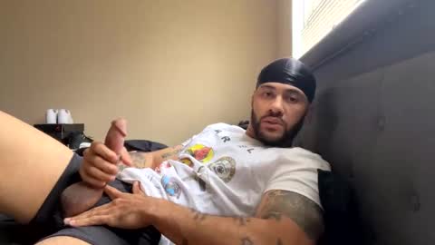 Snapshot of thepipe_layer chatting on January 2025 07:29:02 PM ThePipe online show from January 2025 07:29:02 PM