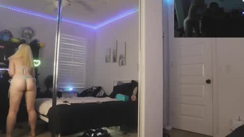 Snapshot of thepluglove chatting on November 2025 10:48:01 PM The Plug Love Friends online show from November 2025 10:48:01 PM