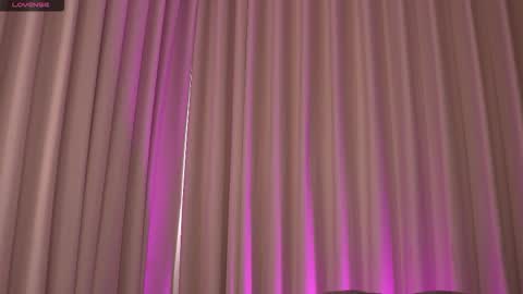 Snapshot of therealpeach_ chatting on November 2025 12:37:01 PM online show from November 2025 12:37:01 PM