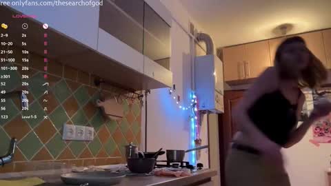 LISA                                            online show from December 2025 07:01:02 PM