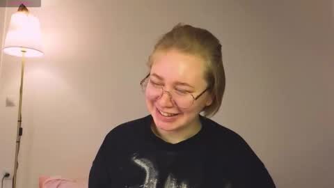 Snapshot of thestaronsky chatting on January 2026 05:35:01 AM Lucia online show from January 2026 05:35:01 AM