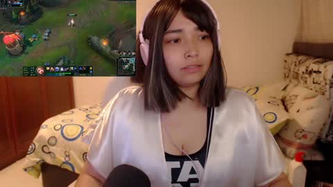 Snapshot of thetalkingbutt chatting on December 2024 04:58:02 AM Mai online show from December 2024 04:58:02 AM