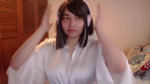 Snapshot of thetalkingbutt chatting on December 2024 08:01:02 PM Mai online show from December 2024 08:01:02 PM