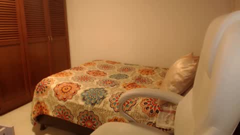 Snapshot of thetalkingbutt chatting on October 2025 08:09:02 AM Mai online show from October 2025 08:09:02 AM