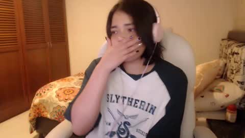 Snapshot of thetalkingbutt chatting on October 2025 11:44:02 PM Mai online show from October 2025 11:44:02 PM