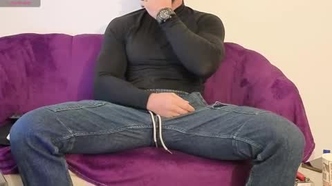 Snapshot of thetopalex chatting on October 2025 02:40:02 AM TheTopAlex online show from October 2025 02:40:02 AM