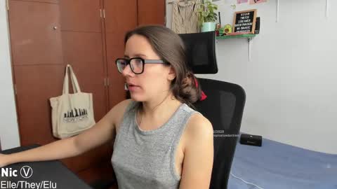 Nicole online show from October 2025 02:18:01 PM