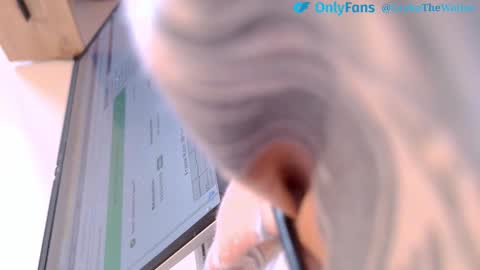 Snapshot of thewaiter2025 chatting on December 2025 08:34:01 AM The Waiter online show from December 2025 08:34:01 AM