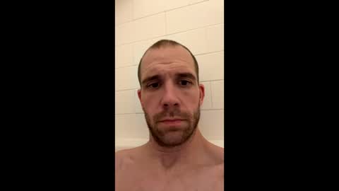 Snapshot of thewiggler32 chatting on February 2026 10:35:01 PM thewiggler32 online show from February 2026 10:35:01 PM