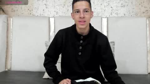 Thiago   online show from January 2025 07:03:01 PM