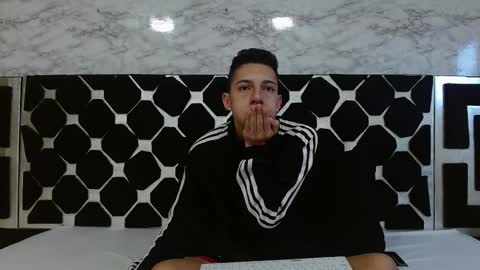 Thiago   online show from February 2025 09:38:01 PM