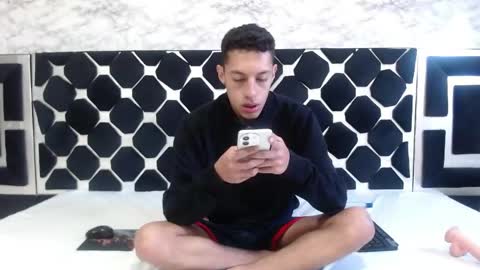 Thiago   online show from May 2026 12:17:02 AM