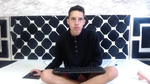 Snapshot of thiagos19 chatting on July 2026 01:32:02 AM Thiago online show from July 2026 01:32:02 AM