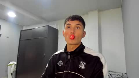 Thiago Wells online show from October 2025 11:03:02 PM