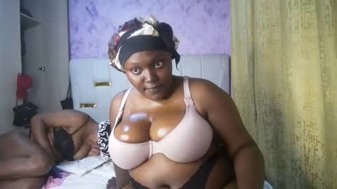 thick_n_flirty online show from April 2026 08:39:01 PM