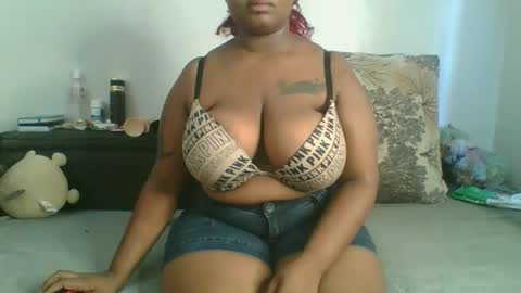 thickie_ online show from December 2025 09:59:02 AM