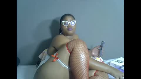 thickjuicyp04 online show from October 2025 09:01:01 PM