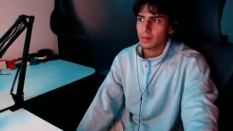 thieves_us online show from January 2025 12:04:02 PM