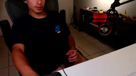 thieves_us online show from May 2026 05:09:01 PM