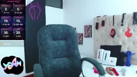 Snapshot of thin__tatto_ chatting on November 2025 03:22:02 PM MADAME online show from November 2025 03:22:02 PM