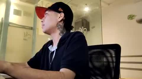 thomas27f online show from November 2025 04:12:02 AM