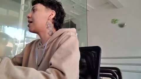 thomas27f online show from November 2025 12:42:01 PM