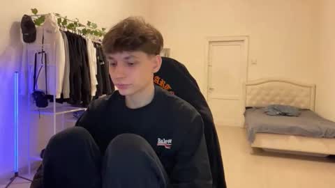 Snapshot of thomas617826 chatting on December 2025 09:09:02 PM Thomas Hill online show from December 2025 09:09:02 PM