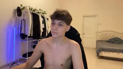 Snapshot of thomas617826 chatting on December 2025 08:40:01 PM Thomas Hill online show from December 2025 08:40:01 PM