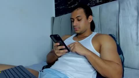 Snapshot of thomas__wayne chatting on May 2026 01:15:02 PM Thomas online show from May 2026 01:15:02 PM