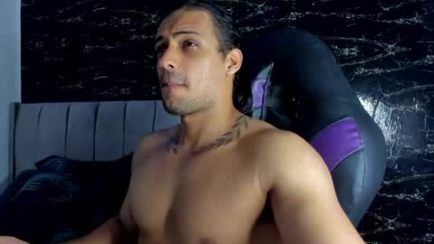 Snapshot of thomas__wayne chatting on May 2026 03:40:01 PM Thomas online show from May 2026 03:40:01 PM
