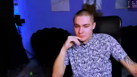 Snapshot of thomas_crow chatting on November 2025 10:25:02 AM thomas_crow online show from November 2025 10:25:02 AM