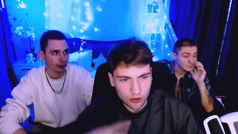 Snapshot of thomas_crow chatting on December 2025 08:18:02 PM thomas_crow online show from December 2025 08:18:02 PM