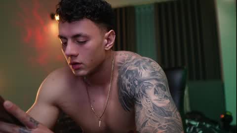 Snapshot of thomas_falcon1 chatting on December 2024 02:31:02 AM Thomas Falcon online show from December 2024 02:31:02 AM