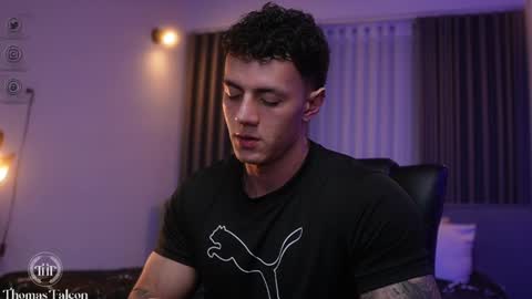 Snapshot of thomas_falcon1 chatting on December 2024 04:45:01 AM Thomas Falcon online show from December 2024 04:45:01 AM