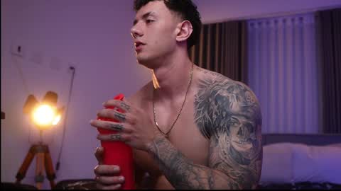 Snapshot of thomas_falcon1 chatting on December 2024 07:51:02 AM Thomas Falcon online show from December 2024 07:51:02 AM