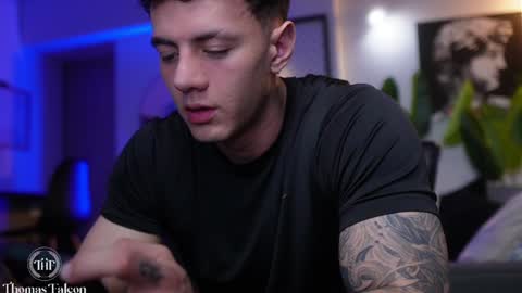 Snapshot of thomas_falcon1 chatting on January 2025 01:06:01 AM Thomas Falcon online show from January 2025 01:06:01 AM