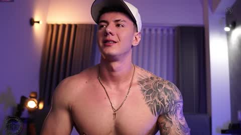 Snapshot of thomas_falcon1 chatting on September 2025 02:04:02 AM Thomas Falcon online show from September 2025 02:04:02 AM