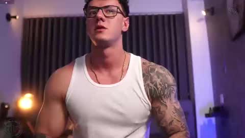 Snapshot of thomas_falcon1 chatting on October 2025 02:33:01 AM Thomas Falcon online show from October 2025 02:33:01 AM