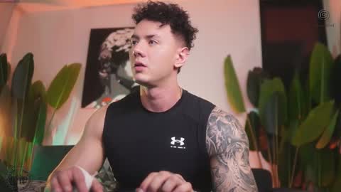 Snapshot of thomas_falcon1 chatting on November 2025 11:49:02 PM Thomas Falcon online show from November 2025 11:49:02 PM