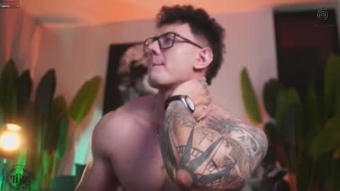 Snapshot of thomas_falcon1 chatting on November 2025 11:29:01 PM Thomas Falcon online show from November 2025 11:29:01 PM