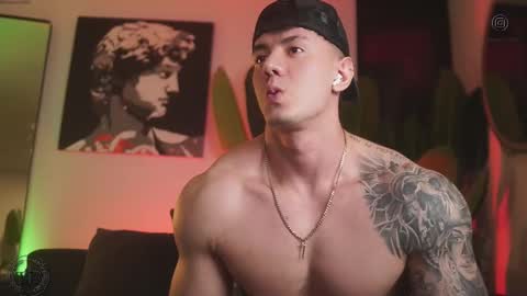 Snapshot of thomas_falcon1 chatting on December 2025 01:01:02 AM Thomas Falcon online show from December 2025 01:01:02 AM